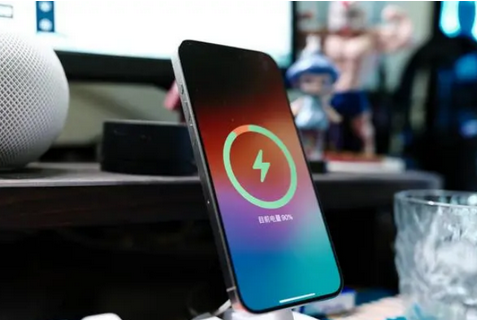 陆河苹果15换屏服务分享用什么充电器给iPhone15充电更好 